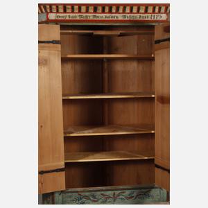 Bäuerlicher Hochzeitsschrank