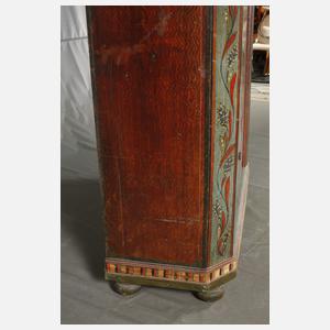 Bäuerlicher Hochzeitsschrank