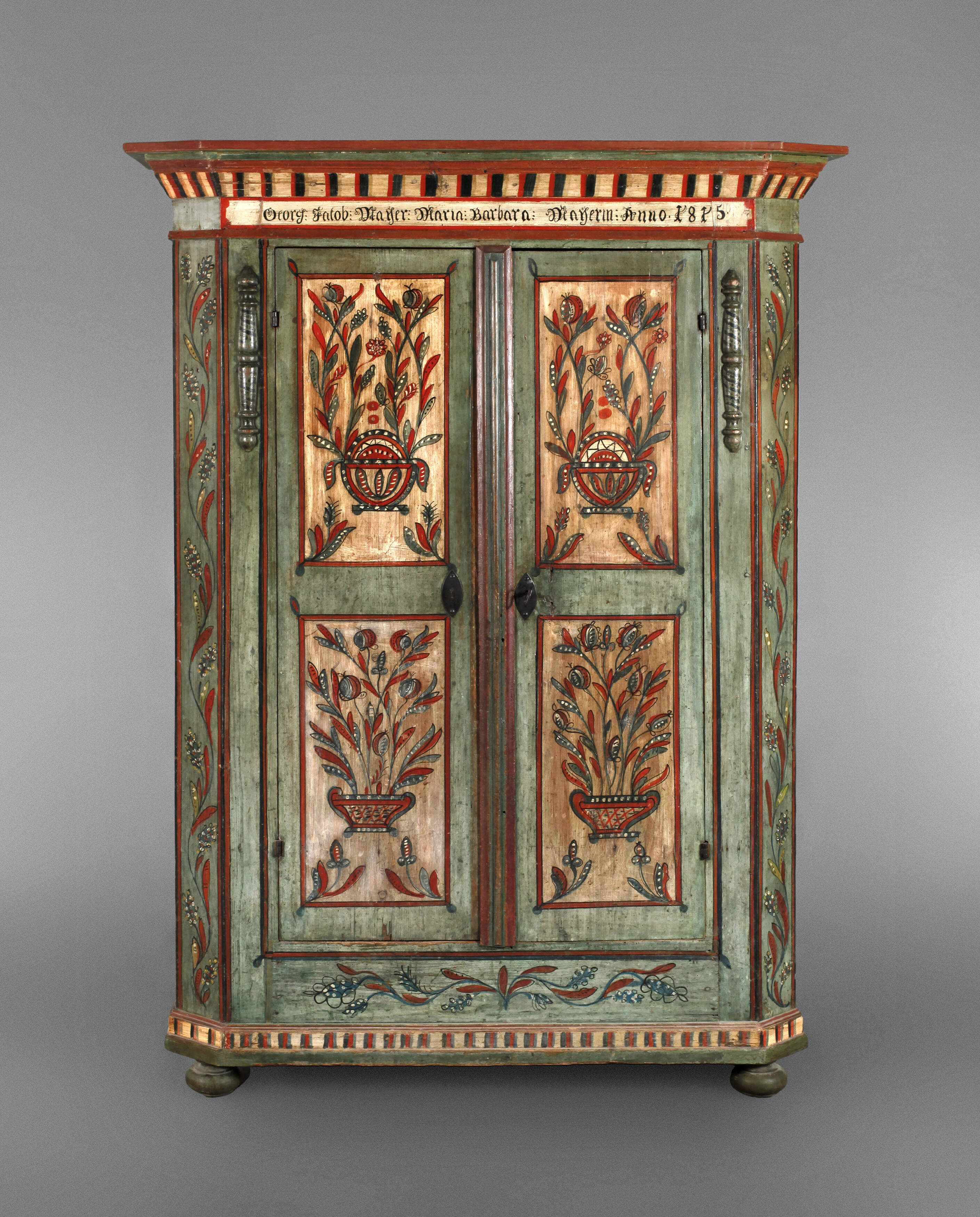 Bäuerlicher Hochzeitsschrank