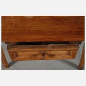 Klassizistischer Tisch