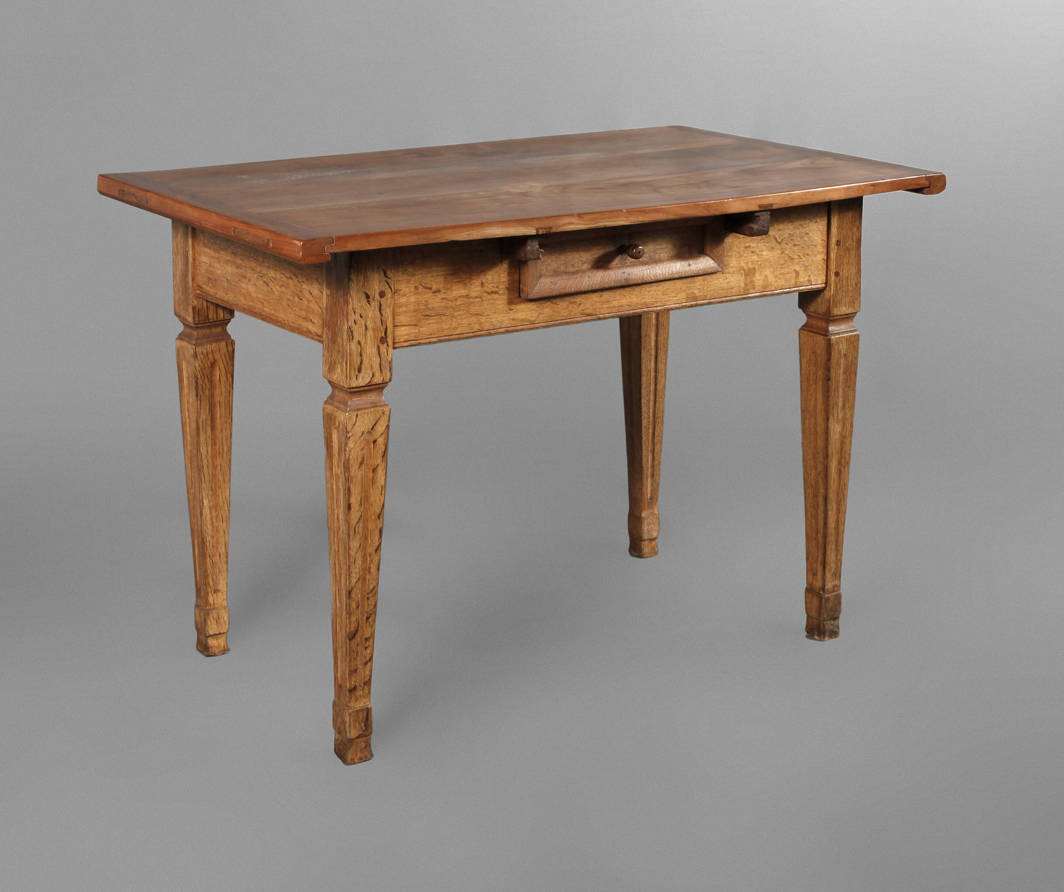 Klassizistischer Tisch