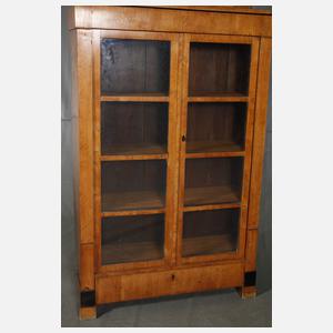 Biedermeiervitrine mit Aufsatz