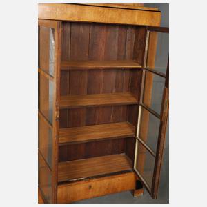 Biedermeiervitrine mit Aufsatz