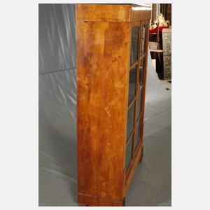Biedermeiervitrine mit Aufsatz