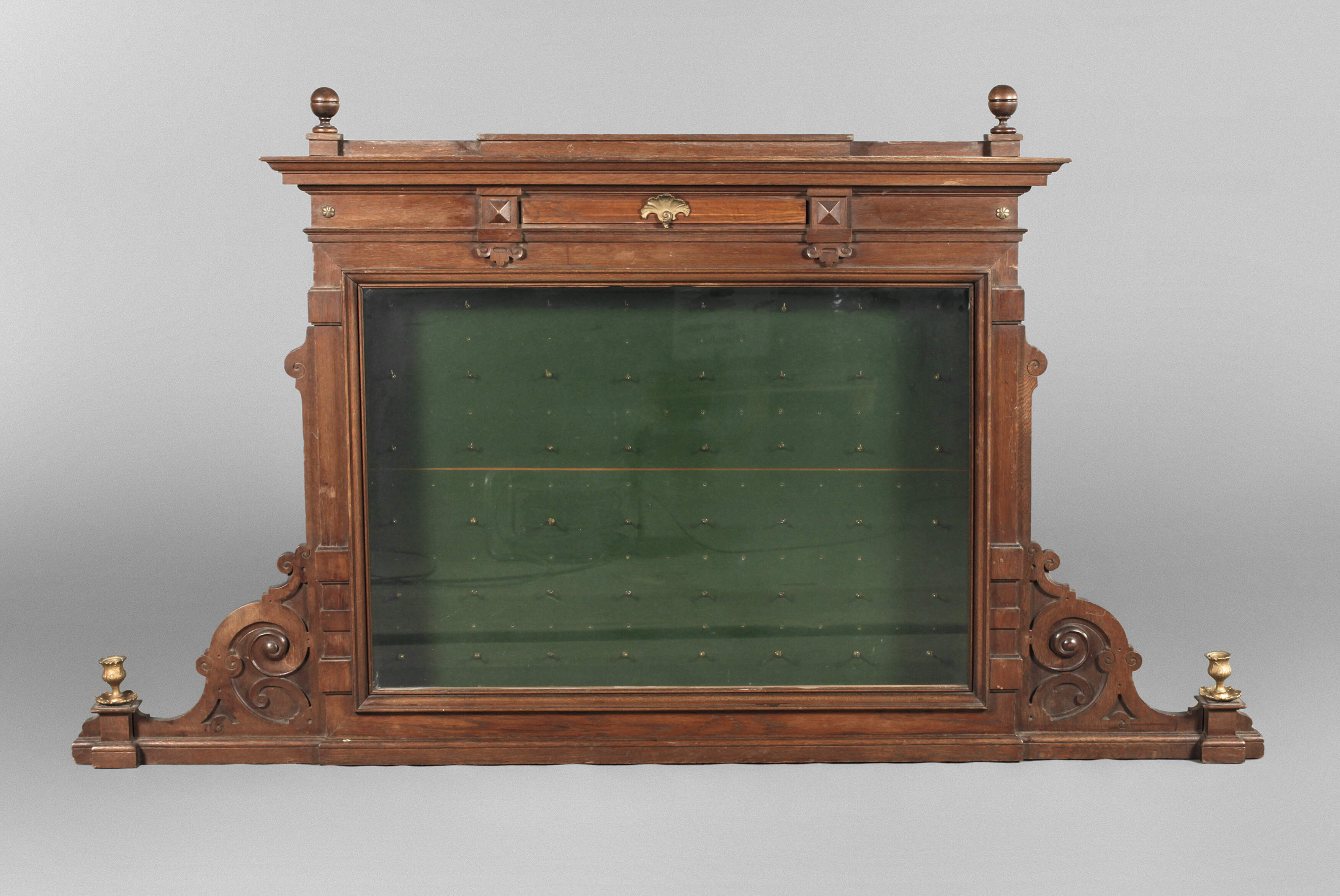 Wandvitrine Historismus