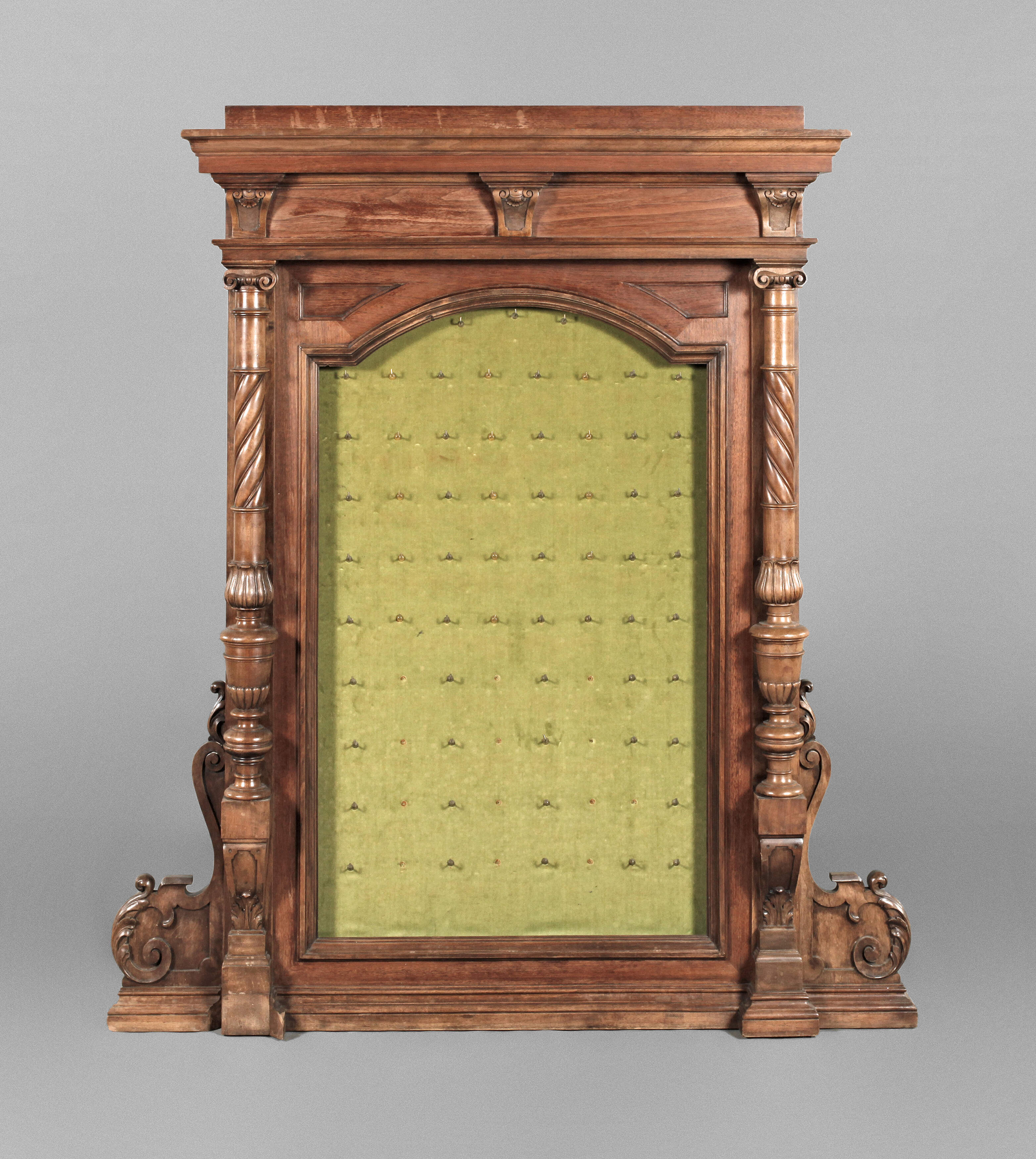 Wandvitrine Historismus