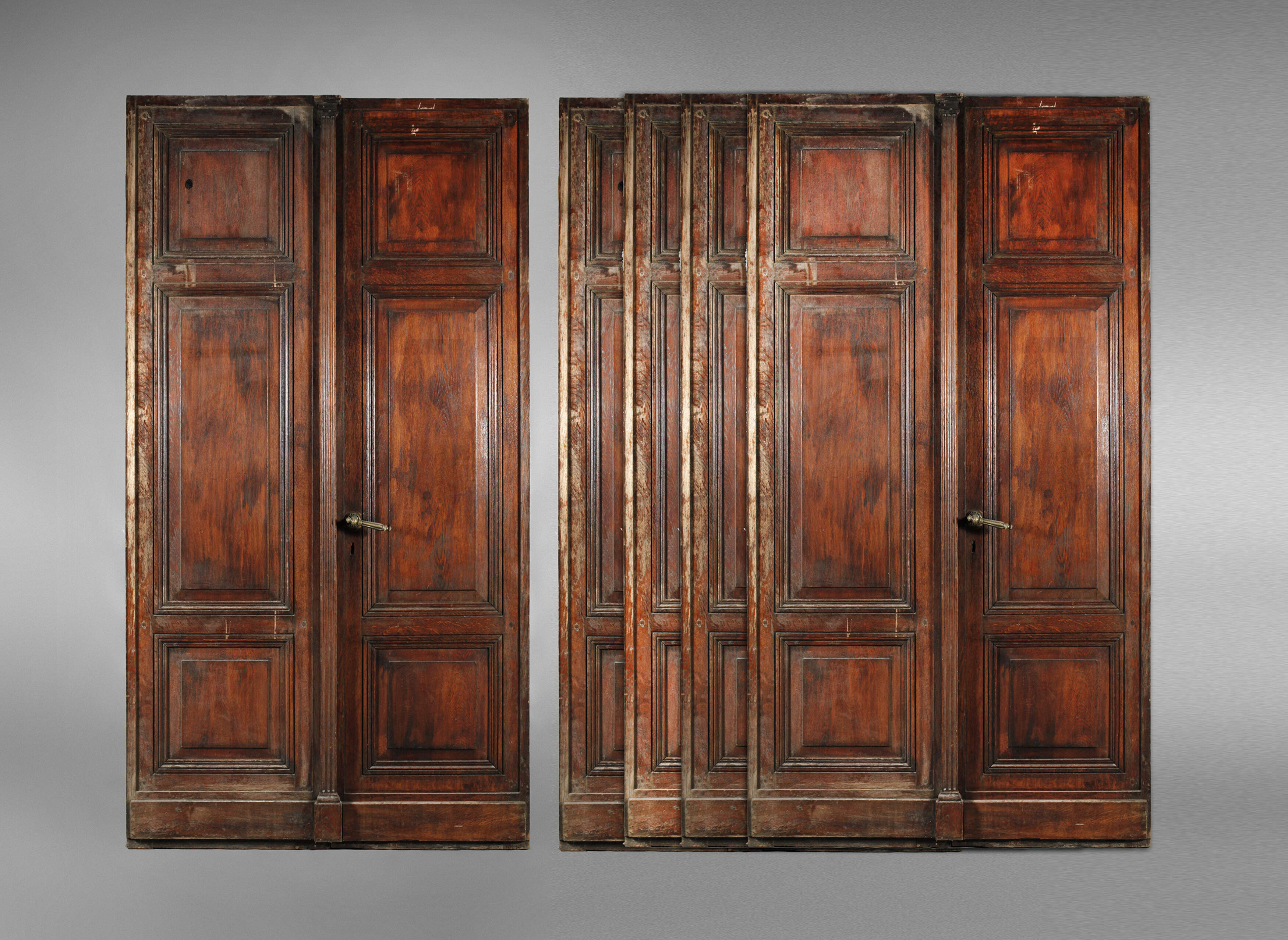 Sechs große Salontüren