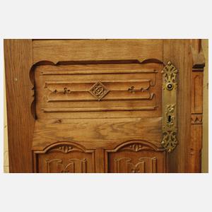 Prächtige, neogotische Türen