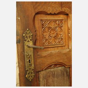 Prächtige, neogotische Türen