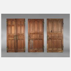 Prächtige, neogotische Türen