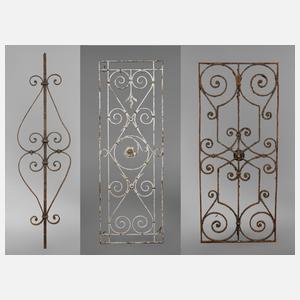 Drei Ziergitter Schmiedeeisen