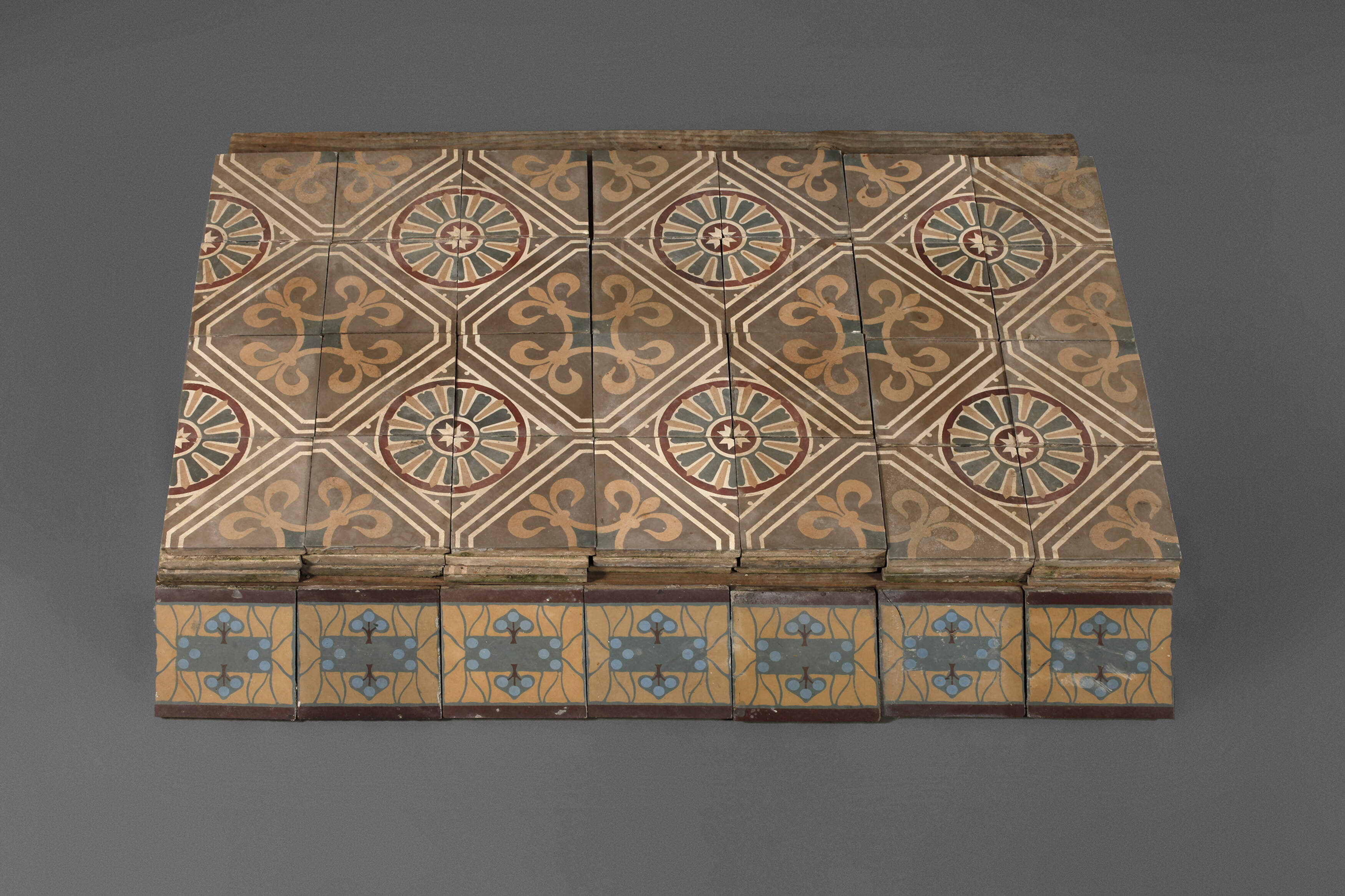 3 qm Bodenfliesen Jugendstil