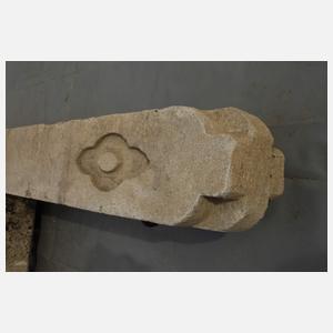 Massive Zaunanlage Steinguss