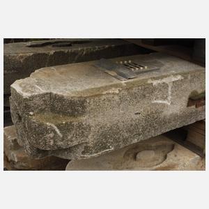 Massive Zaunanlage Steinguss