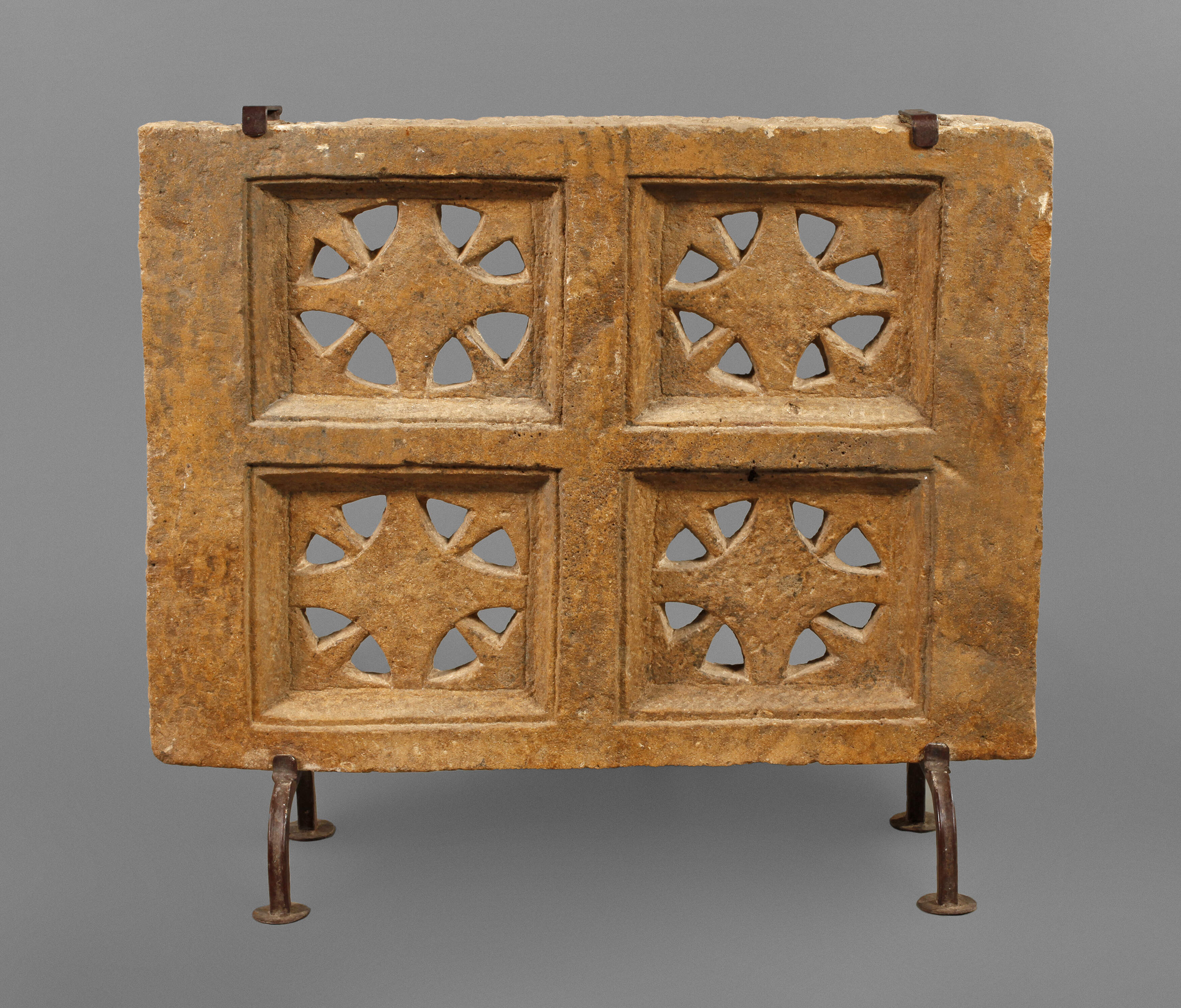 Antikes Steinfenster