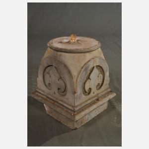 Paar Säulenkapitelle