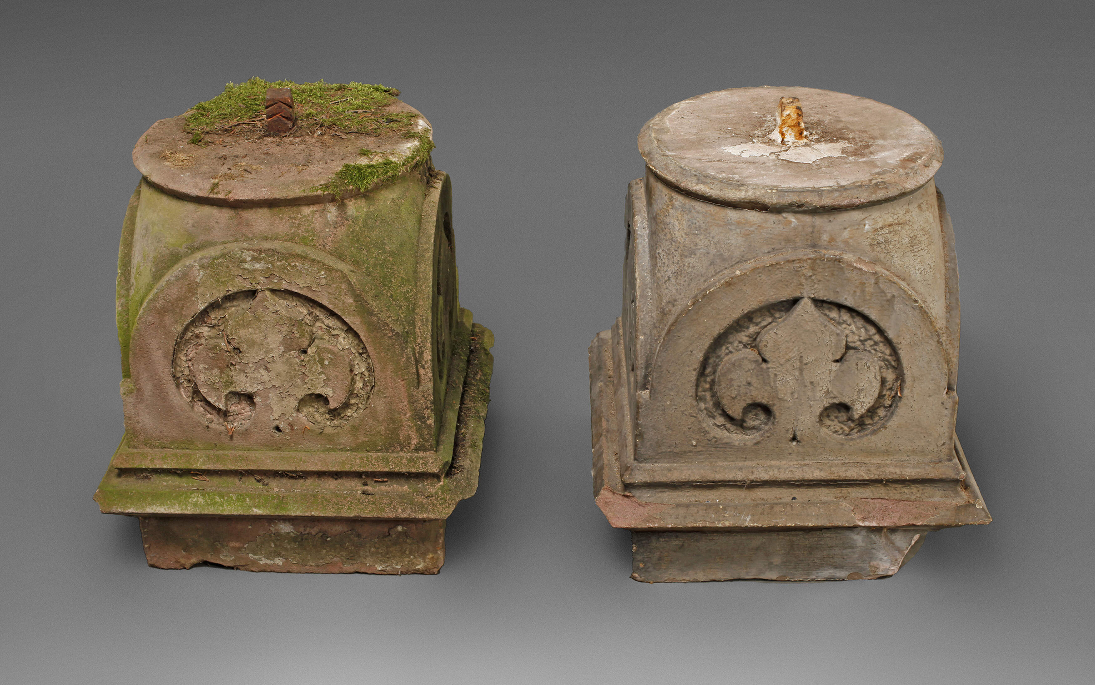 Paar Säulenkapitelle