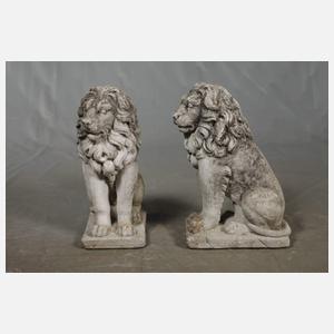 Paar sitzende Löwen