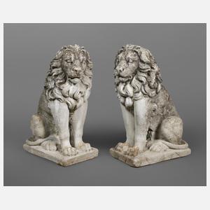 Paar sitzende Löwen