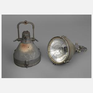 Paar große Industrielampen