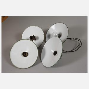 Neun Lampen mit Emailleschirm