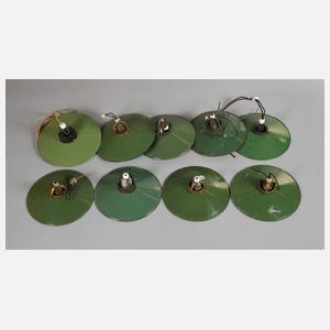 Neun Lampen mit Emailleschirm