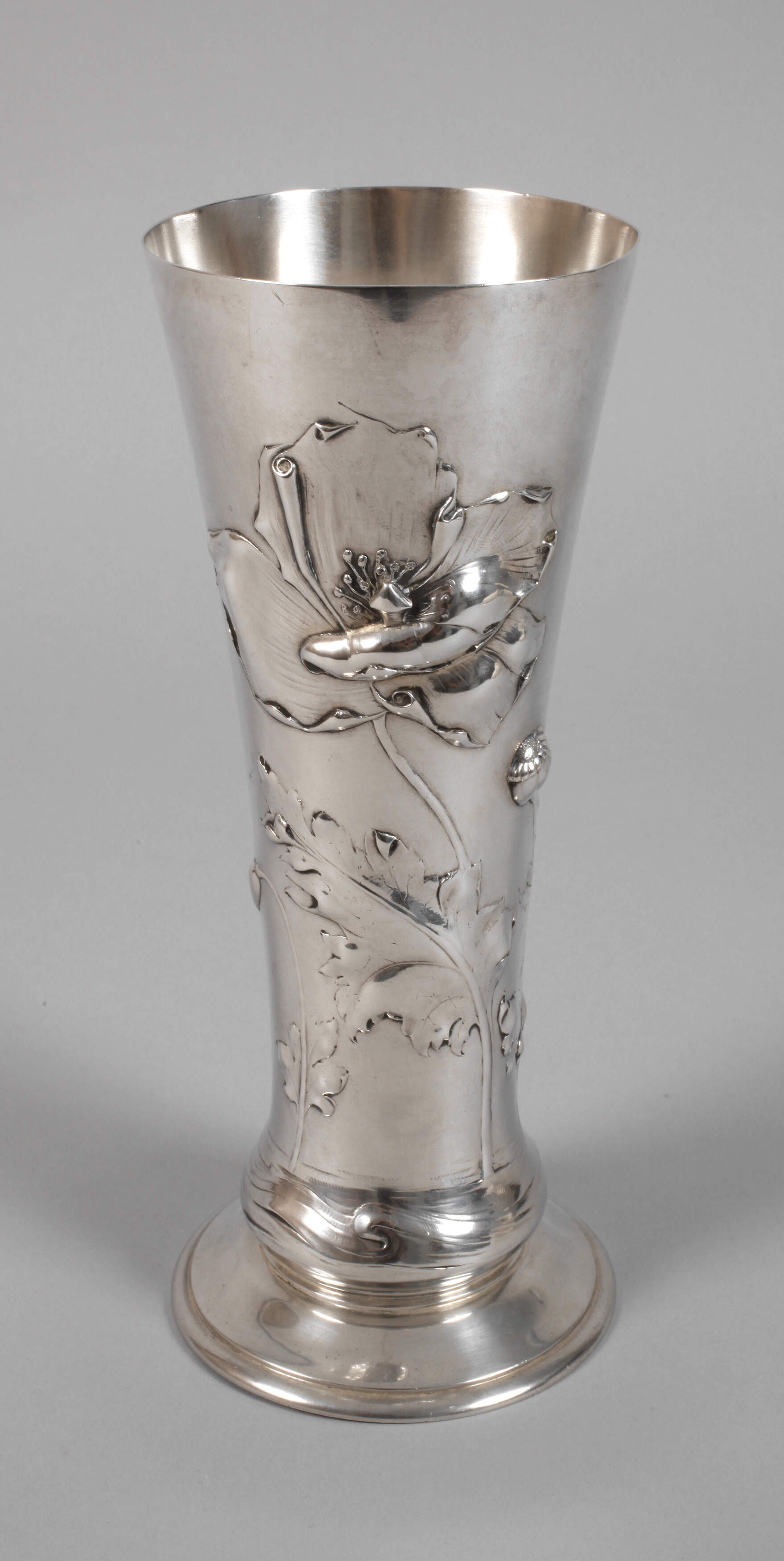 Silber Pokalvase mit Mohnblumen
