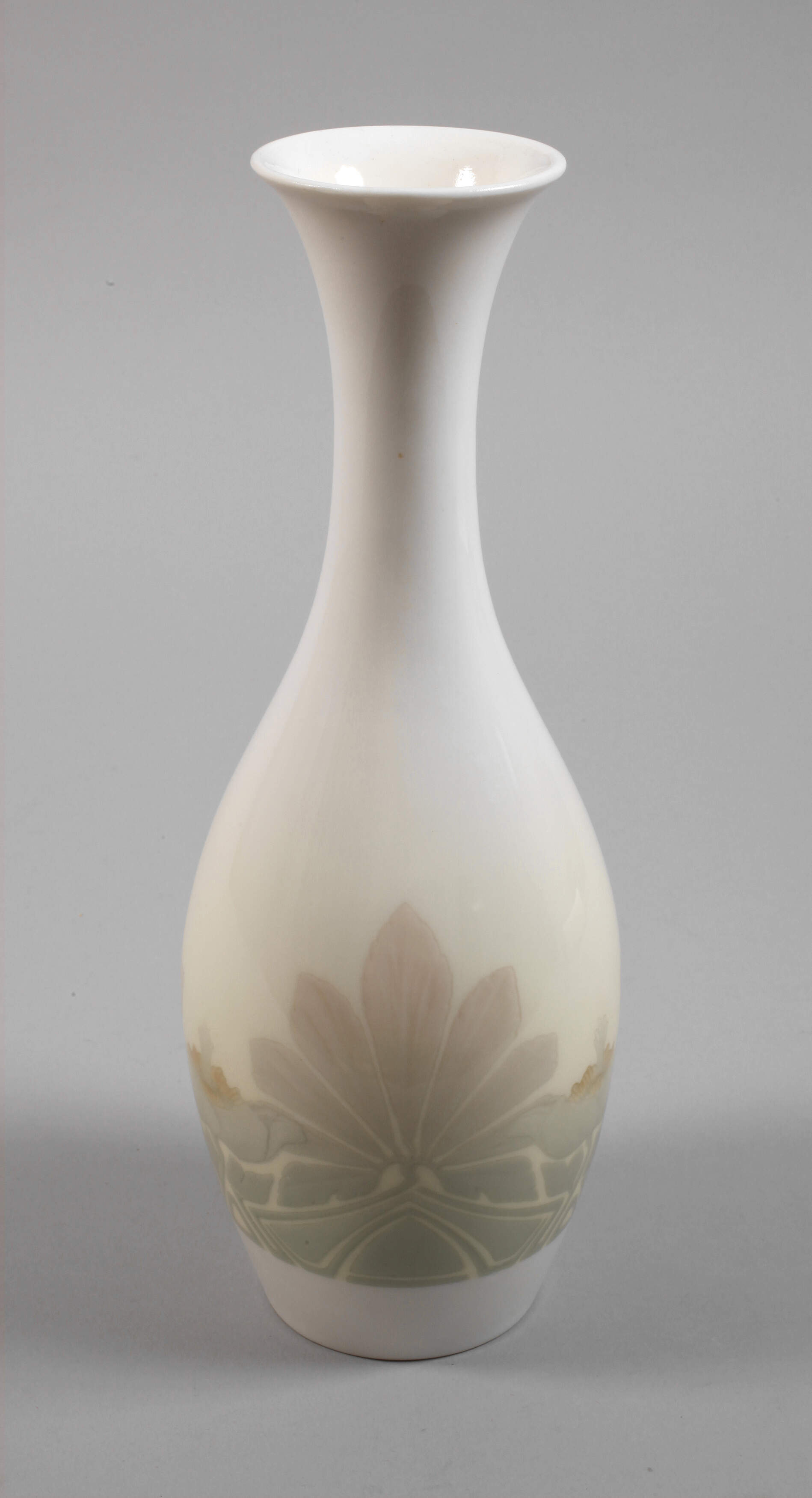 KPM Berlin "Blumenflasche" Christrosendekor