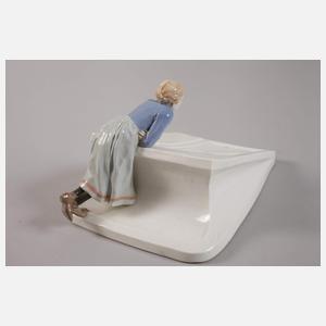 Meissen "Mädchen an einem Notizblock"