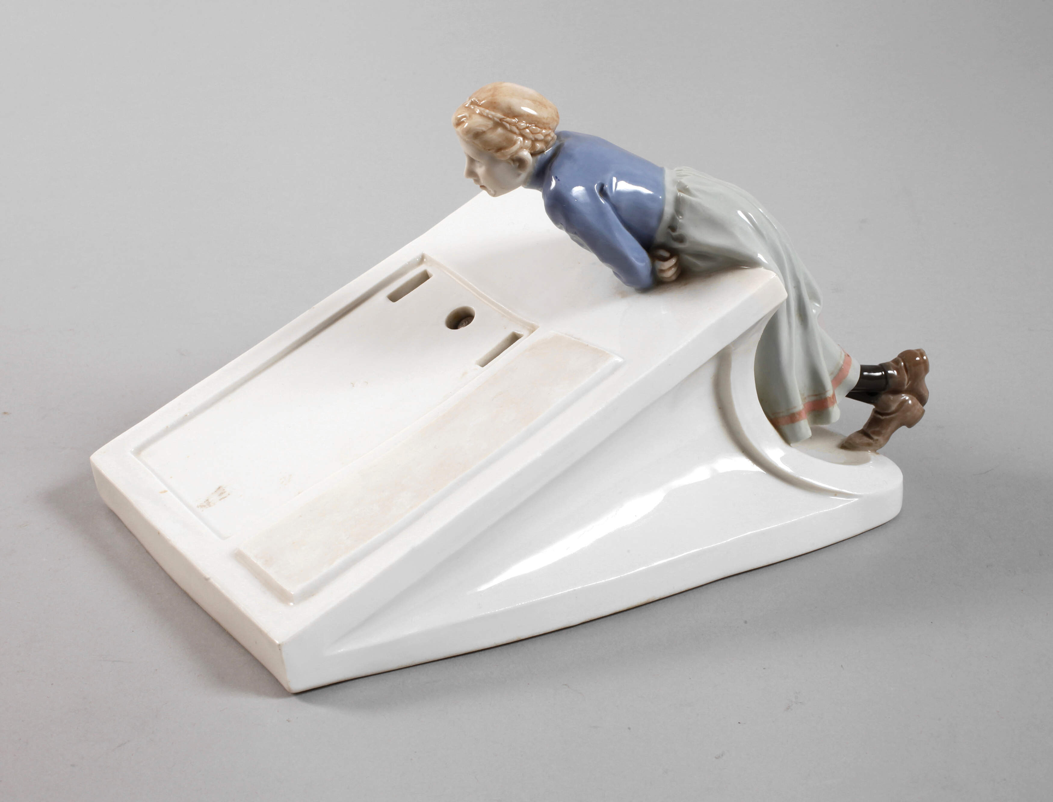 Meissen "Mädchen an einem Notizblock"