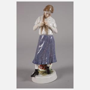 Meissen "Mädchen, einen Zopf flechtend"