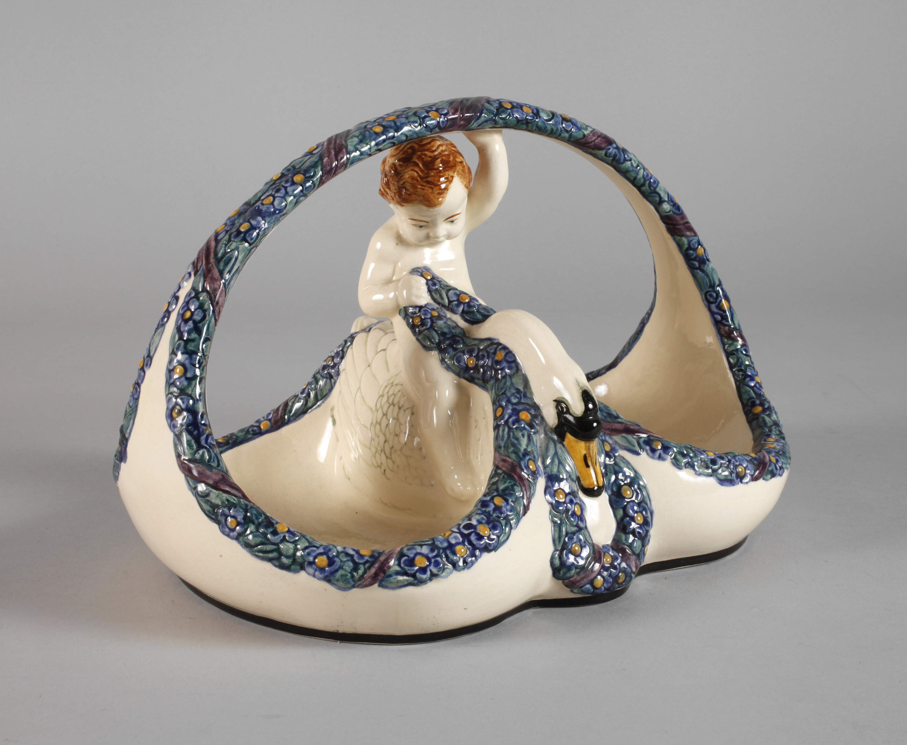 Karlsruhe Korb mit Putto und Schwan