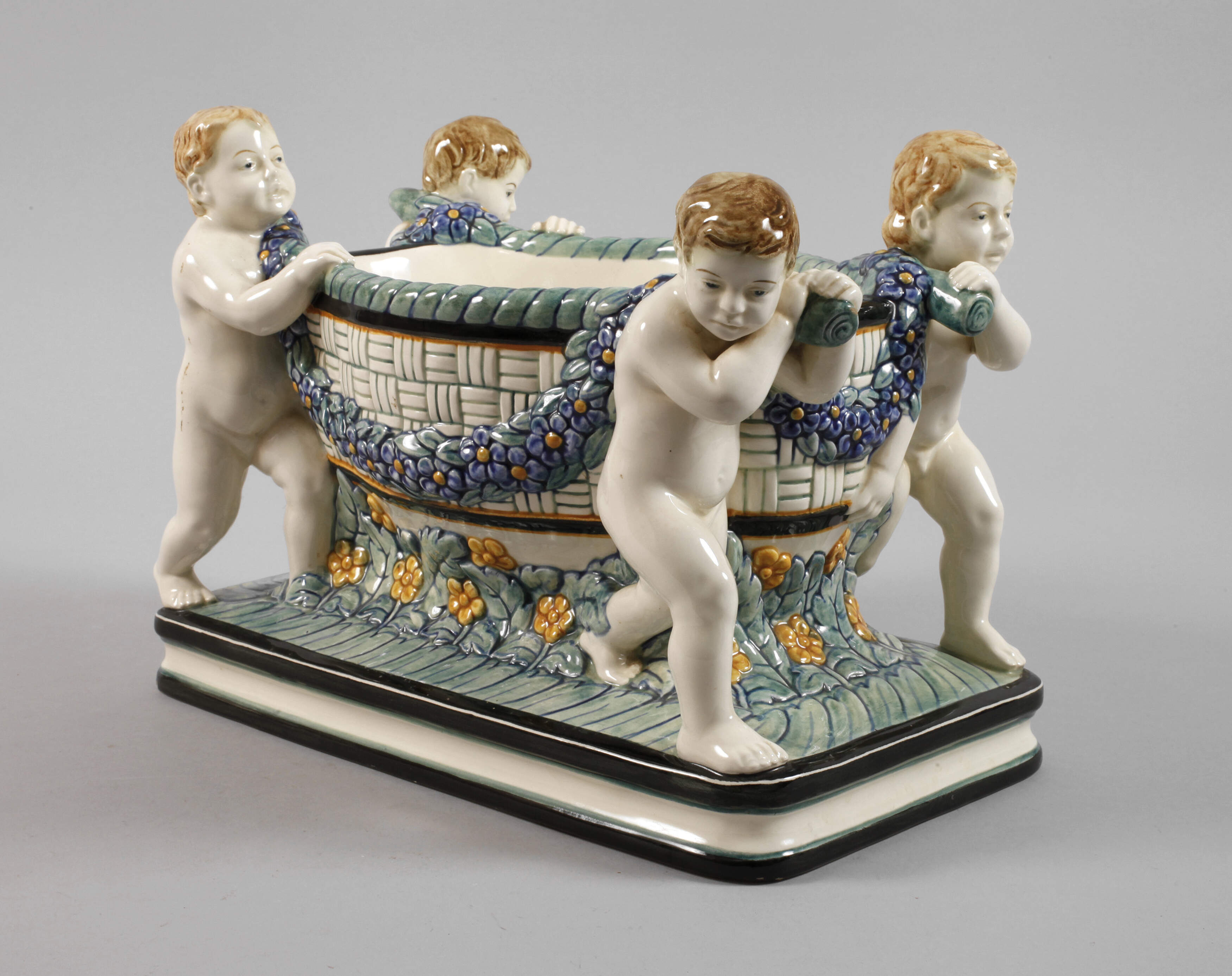 Karlsruhe Jardiniere mit vier Putten