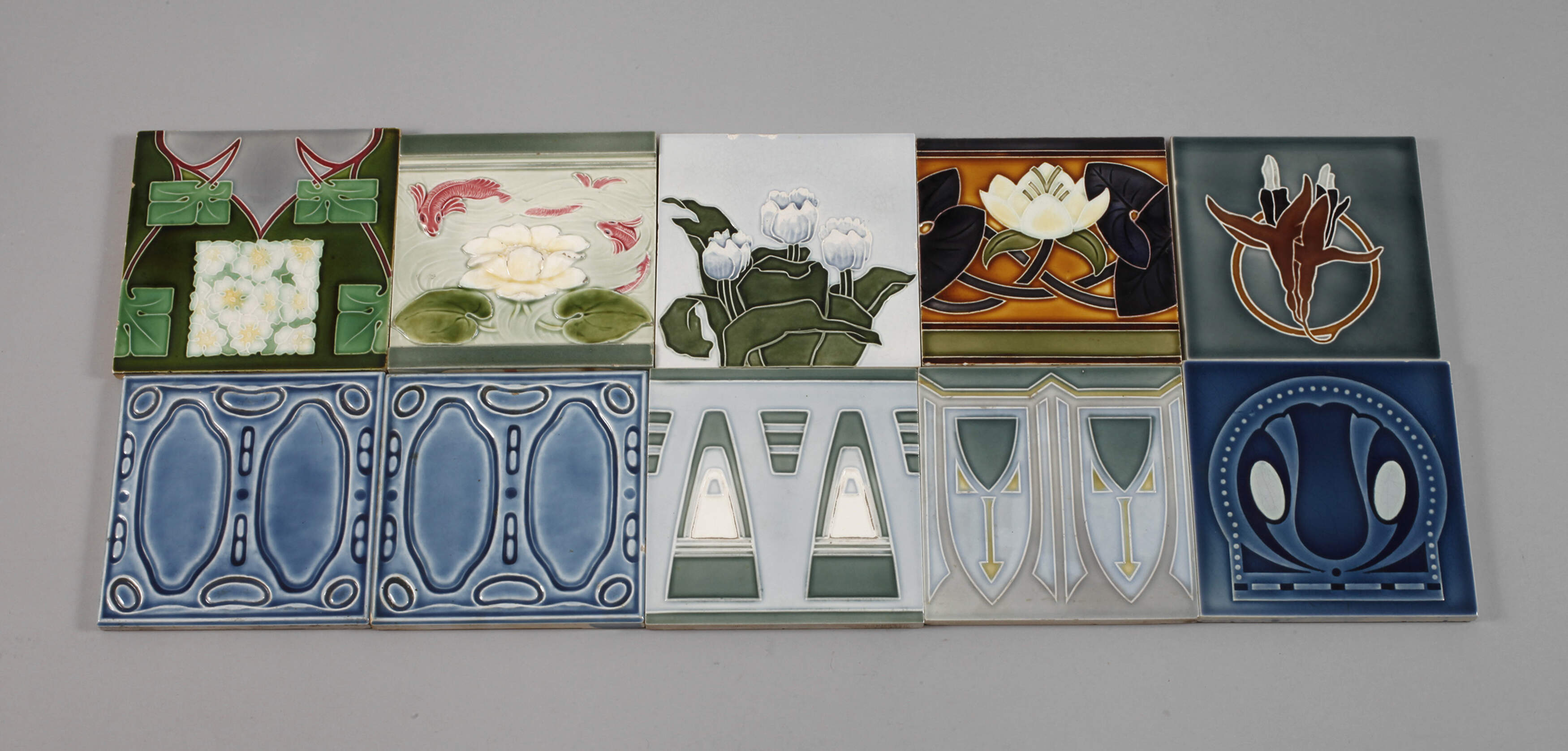 Zehn Jugendstilfliesen