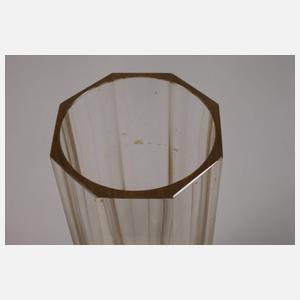 Facettierte Vase