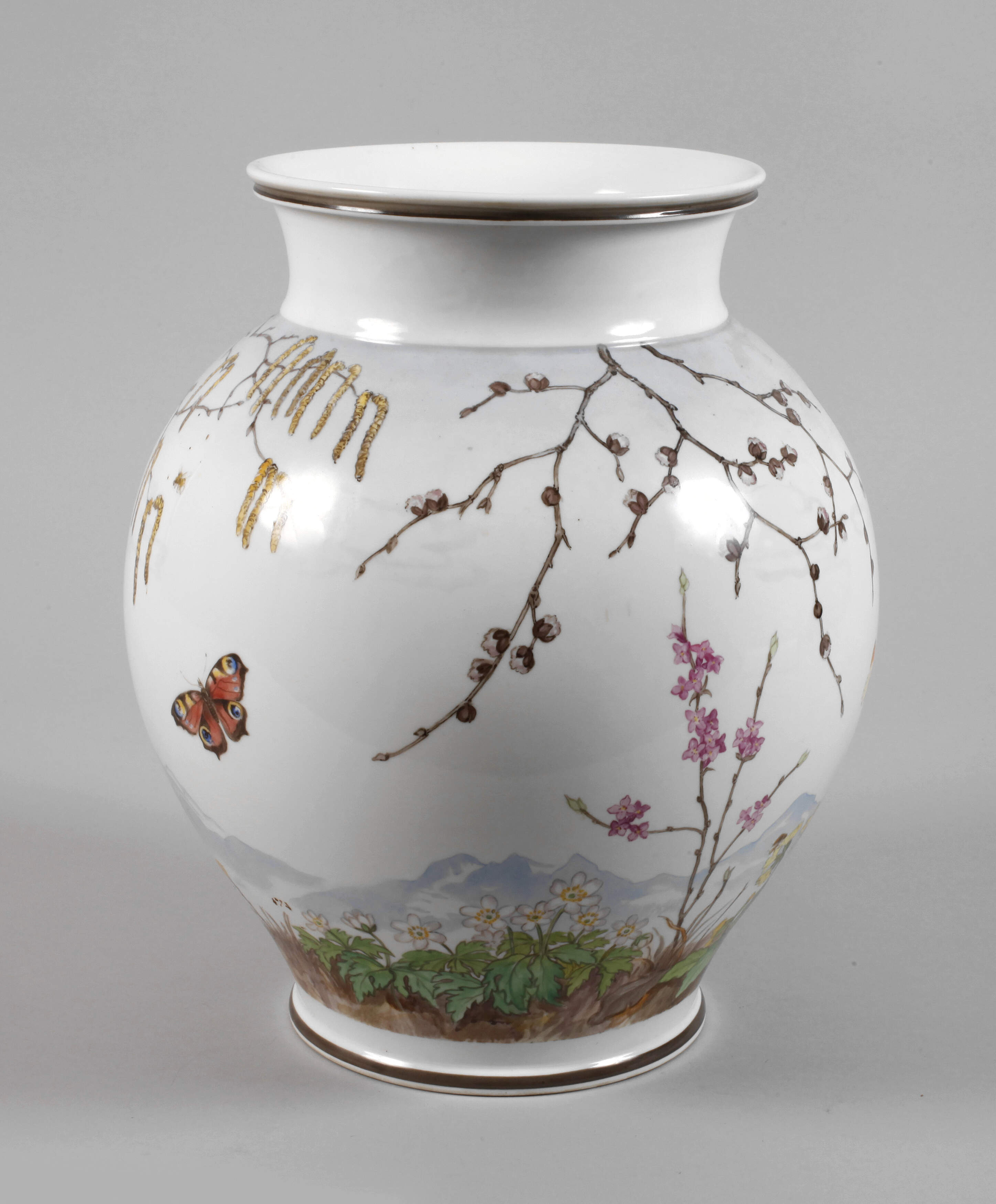 Nymphenburg Vase "Kampenwand"