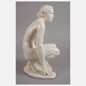 Hockender weiblicher Akt