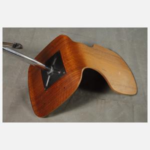 Tisch und sechs Stühle