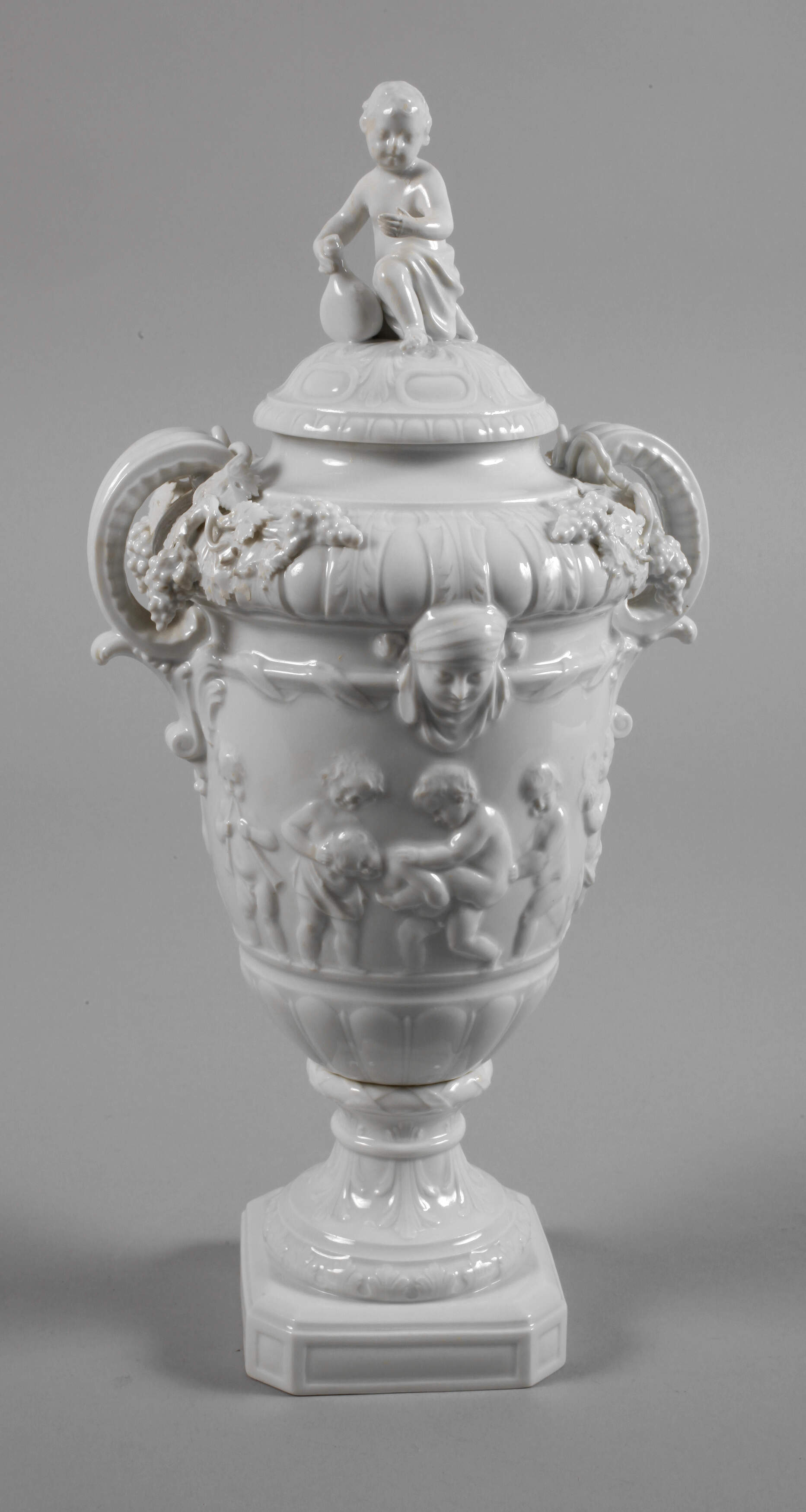 KPM Berlin Prunkvase Puttenbacchanal