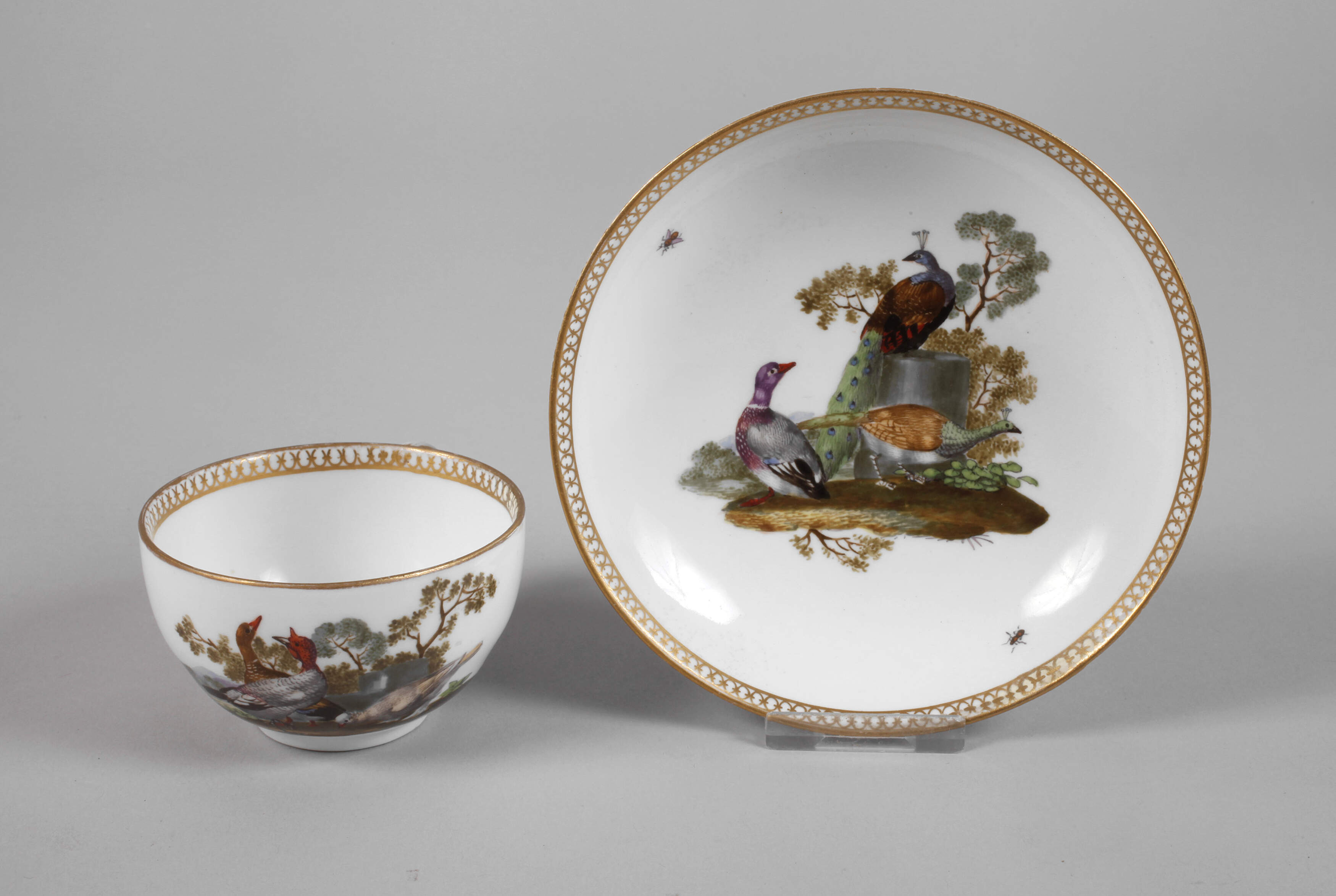Meissen Teetasse mit Untertasse Vogelmalerei