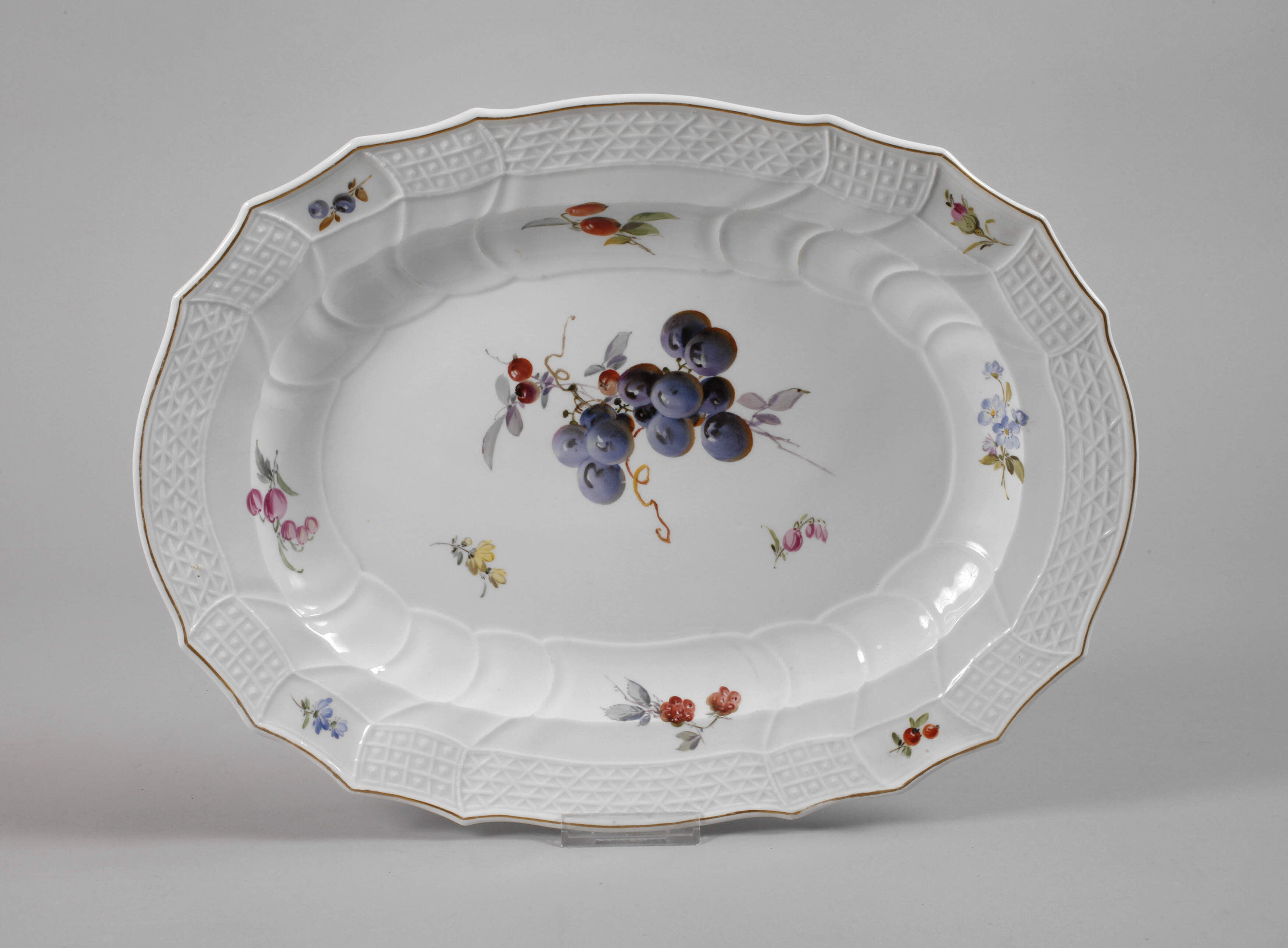 Meissen ovale Anbietschale Fruchtmalerei