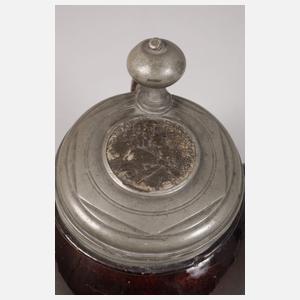 Medaillenkrug mit Zinnmontierung