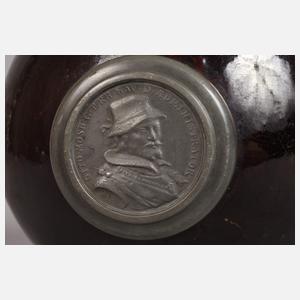 Medaillenkrug mit Zinnmontierung