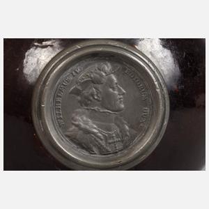 Medaillenkrug mit Zinnmontierung