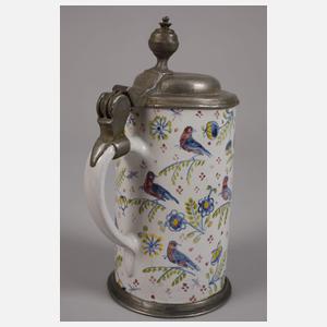 Kleiner Fayencewalzenkrug mit Vögelesdekor