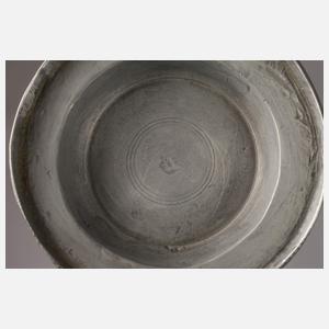 Kleiner Fayencewalzenkrug mit Vögelesdekor