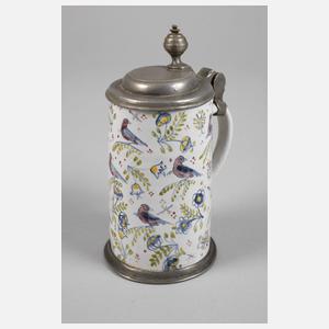 Kleiner Fayencewalzenkrug mit Vögelesdekor