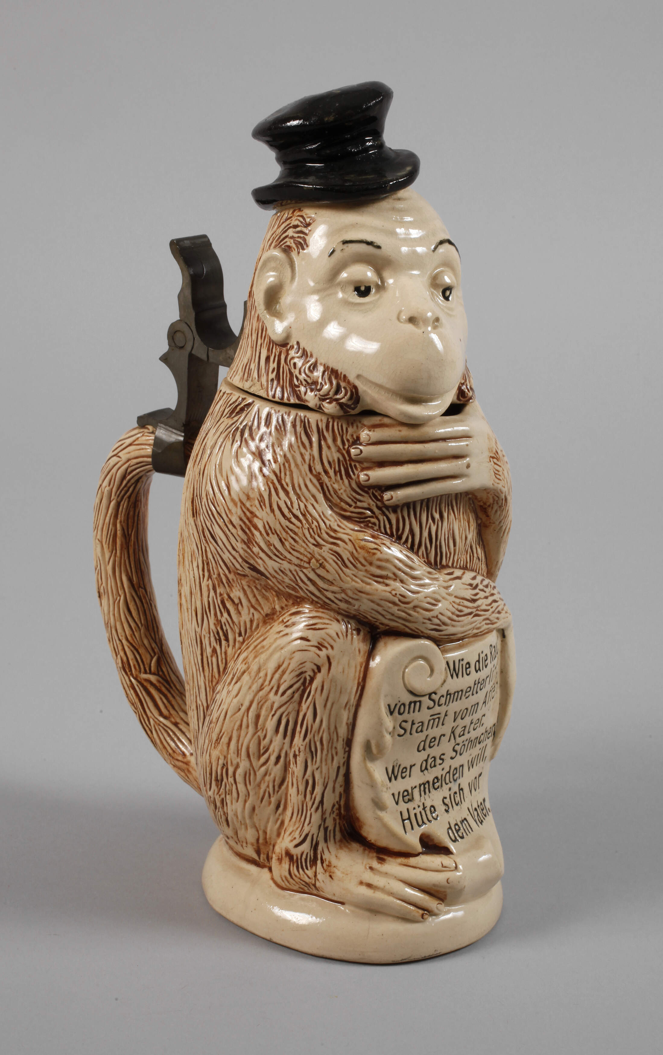 Figürlicher Trinkerkrug als Affe