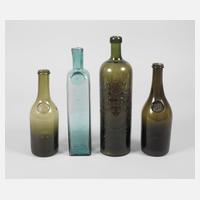 Vier historische Weinflaschen111
