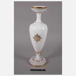 Große Milchglasvase